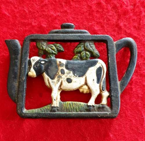 ANTIQUE  SOLID CAST IRON HOT POT / KETTLE STAND WITH FINE DETAIL.