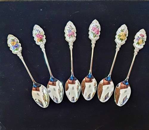 6 X VINTAGE PORCELAIN and STAINLESS TEASPOONS. FLOWER DESIGN. STUNNING DETAIL !!