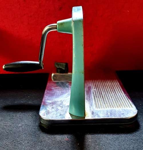 RETRO BLUE PINEWARE BREAD / MEAT SLICER. 50 X MORE ITEMS ON SAME AUCTION !!!!