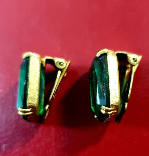 ANTIQUE HEAVY POLISHED GEMSTONE / GLASS ? EAR RINGS EXQUISITE DETAIL. 2CM X1.5CM. SEE DESCRIPTION !!