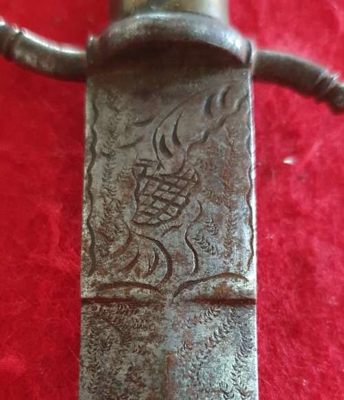 ANTIQUE DAGGER WITH ORIGINAL LEATHER AND BRASS SHEATH. 30CM LONG.