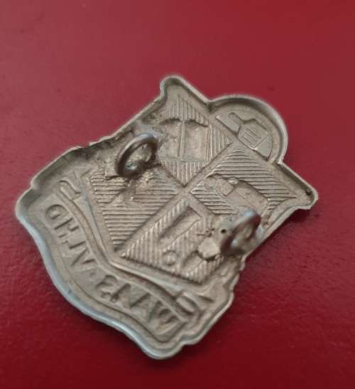WW11 SOUTH AFRICAN WOMENS AUXILIARY ARMY BADGE.