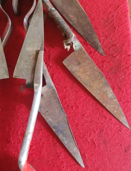 4 X VINTAGE SHEEP SHEARS.  IDEAL FOR KNIFE MAKING !!BID PER SHEARS.