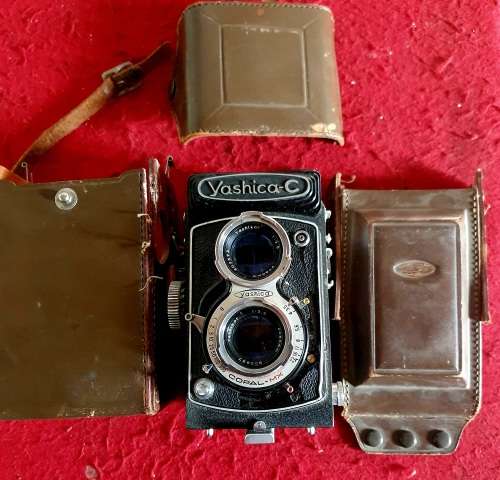 VINTAGE 1958 YASHICA C - CAMERA