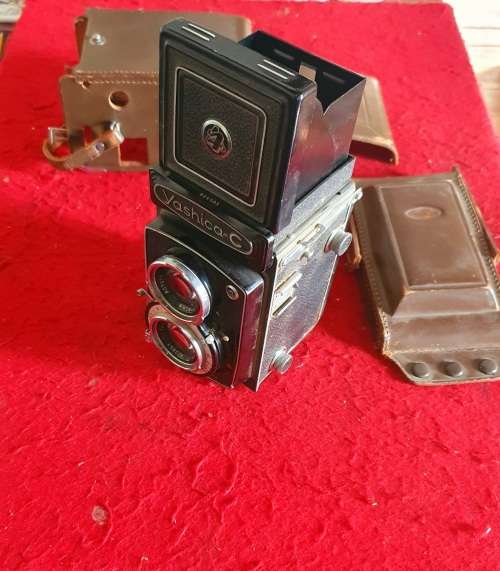 VINTAGE 1958 YASHICA C - CAMERA