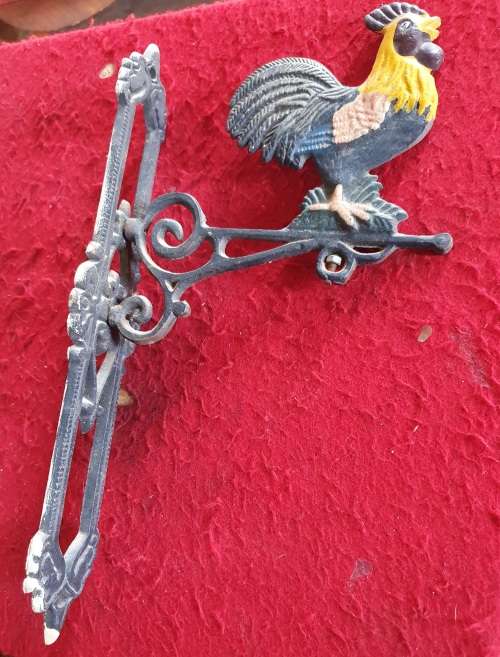 HUGE HEAVY CAST IRON VINTAGE CHICKEN MOTIVE DOOR BELL HANGER. 35C M LONG.