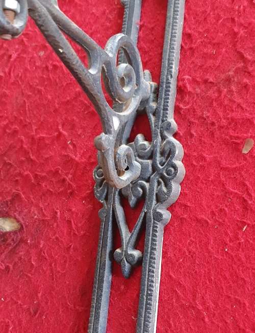 HUGE HEAVY CAST IRON VINTAGE CHICKEN MOTIVE DOOR BELL HANGER. 35C M LONG.