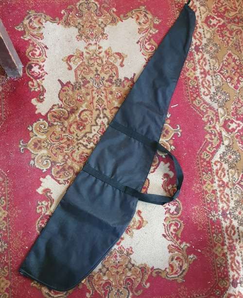 LONG RIFLE BAG. TOP ZIP. AS NEW.