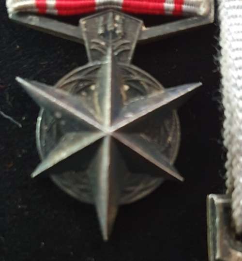 KOEVOET BEKAMPING VAN TERRORISME FULL SIZE MEDAL PLUS MINATURE MEDAL. NOT NAMED OR NUMBERED