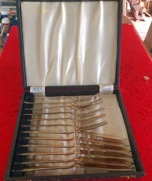 ANTIQUE 12 PCE FISH CUTLERY SET IN ORIGINAL PRESENTATION BOX !!