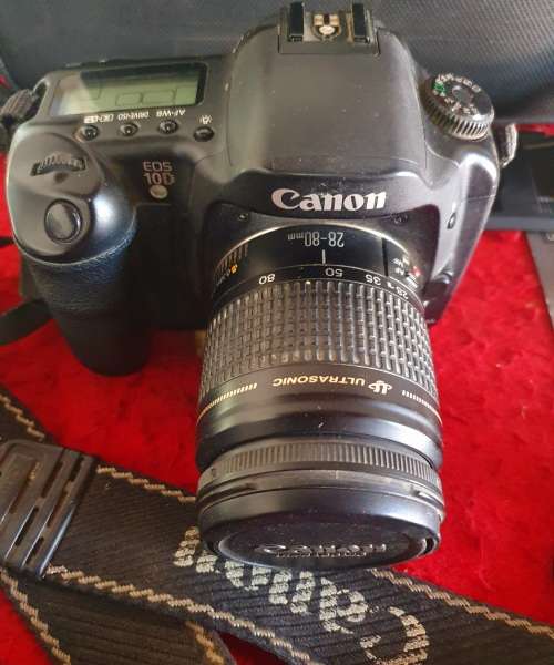 CANON EOS 10D CAMERA WITH ZOOM LENS EF 28-80MM . 58MM. PLUS BAG ETC.