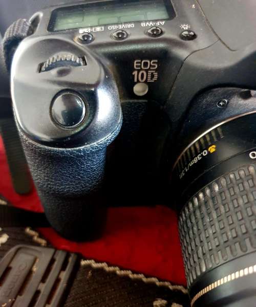 CANON EOS 10D CAMERA WITH ZOOM LENS EF 28-80MM . 58MM. PLUS BAG ETC.