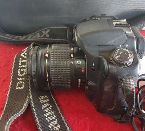 CANON EOS 10D CAMERA WITH ZOOM LENS EF 28-80MM . 58MM. PLUS BAG ETC.