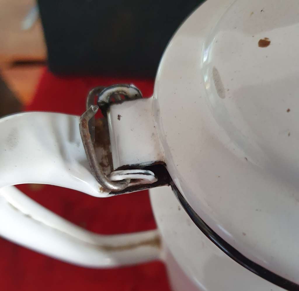 90 MORE ITEMS ON SAME AUCTION ! ANTIQUE BIG HINGED LID ENAMEL COFFEE POT.