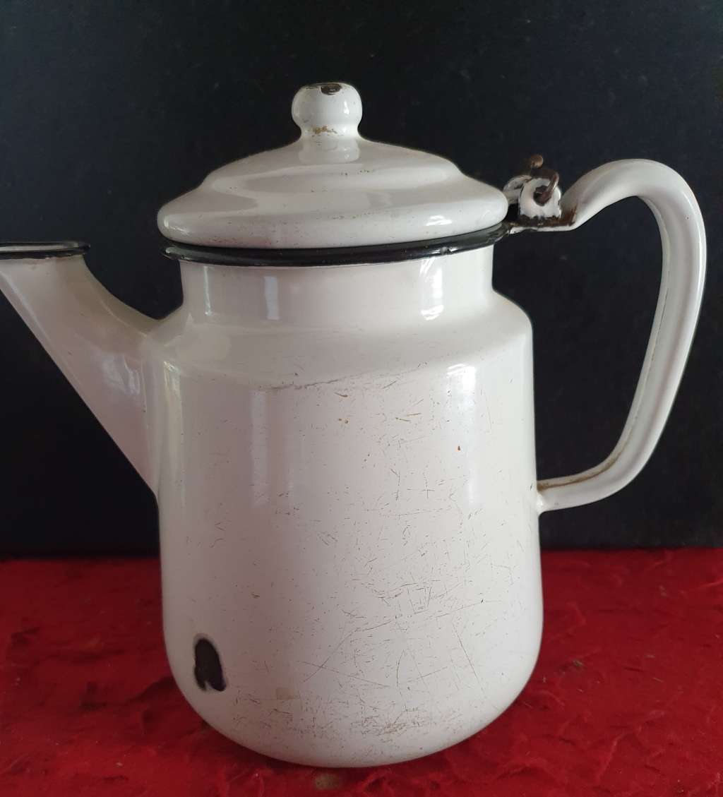 90 MORE ITEMS ON SAME AUCTION ! ANTIQUE BIG HINGED LID ENAMEL COFFEE POT.