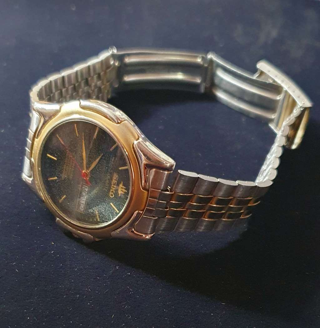 VINTAGE SEIKO QUARTS SUBMARINER MENS WATCH.