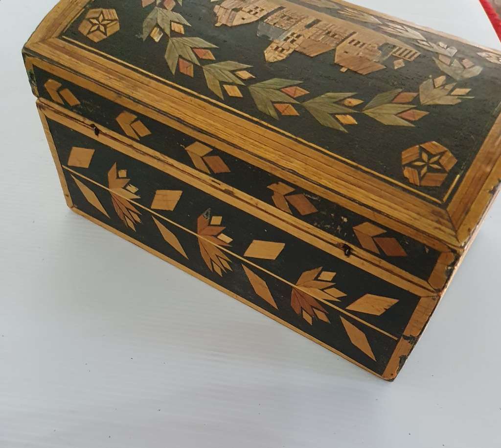 ANTIQUE WOOD CARVED AND INLAY JEWELLERY BOX. AWESOME DETAIL !!