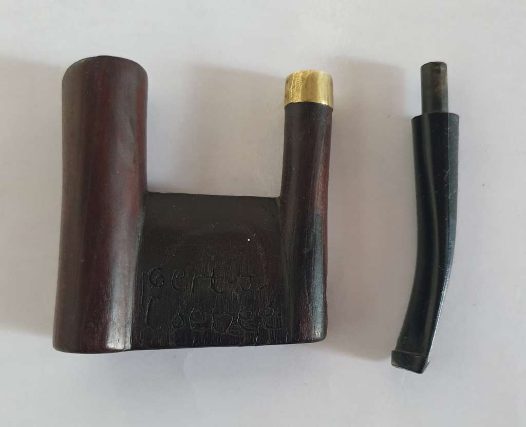 ANGLO BOER WAR. POW SMOKING PIPE. BERMUDA. GERT COEZEE.