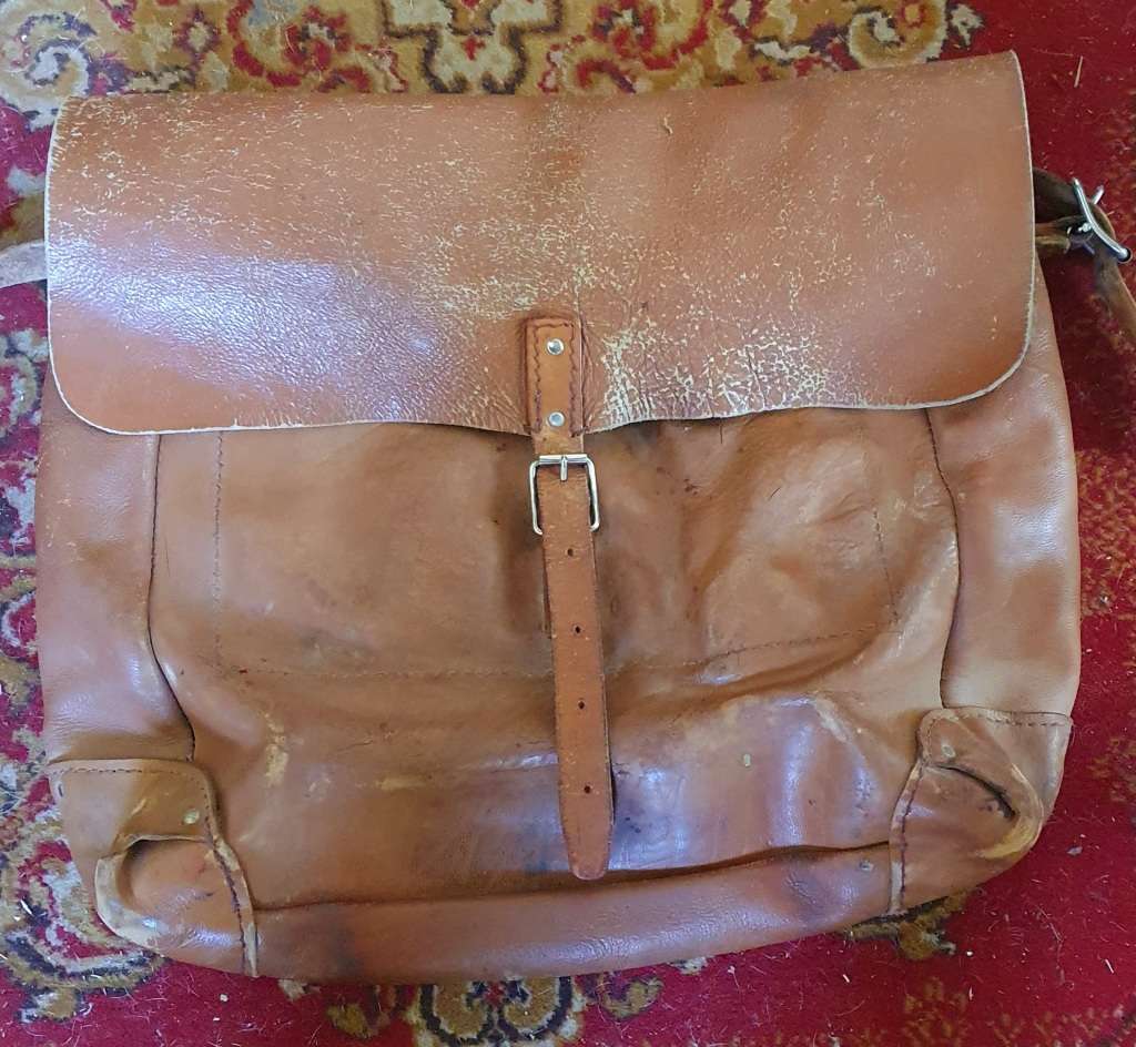1940s HUGE THICK LEATHER POSTMAN LETTER BAG. ALL INTACT.