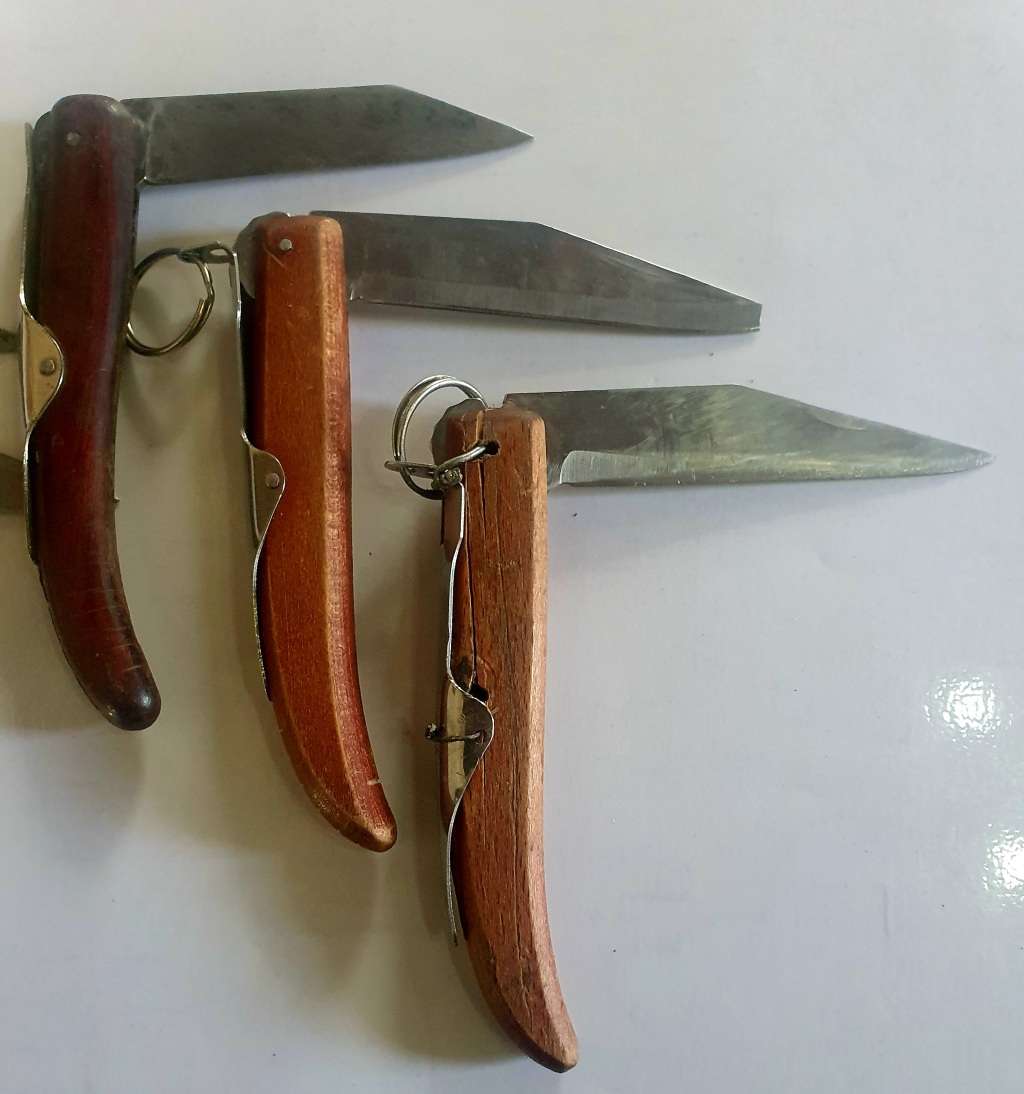 6 X VINTAGE OKAPI KNIFES FOR RESTORATION JOB. ONE BID FOR ALL.