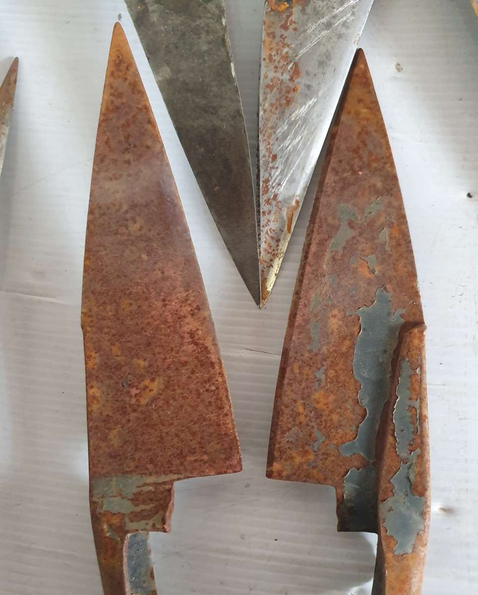 5 X VINTAGE SHEEP SHEARS . IDEAL FOR KNIFE MAKING. ONE BID FOR ALL.
