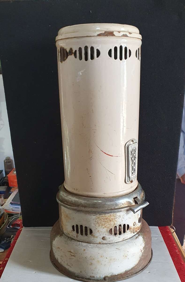 VINTAGE VALOR NO. 207 PARRAFIN HEATER. 53CM HIGH.