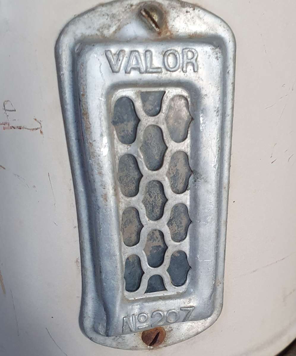 VINTAGE VALOR NO. 207 PARRAFIN HEATER. 53CM HIGH.
