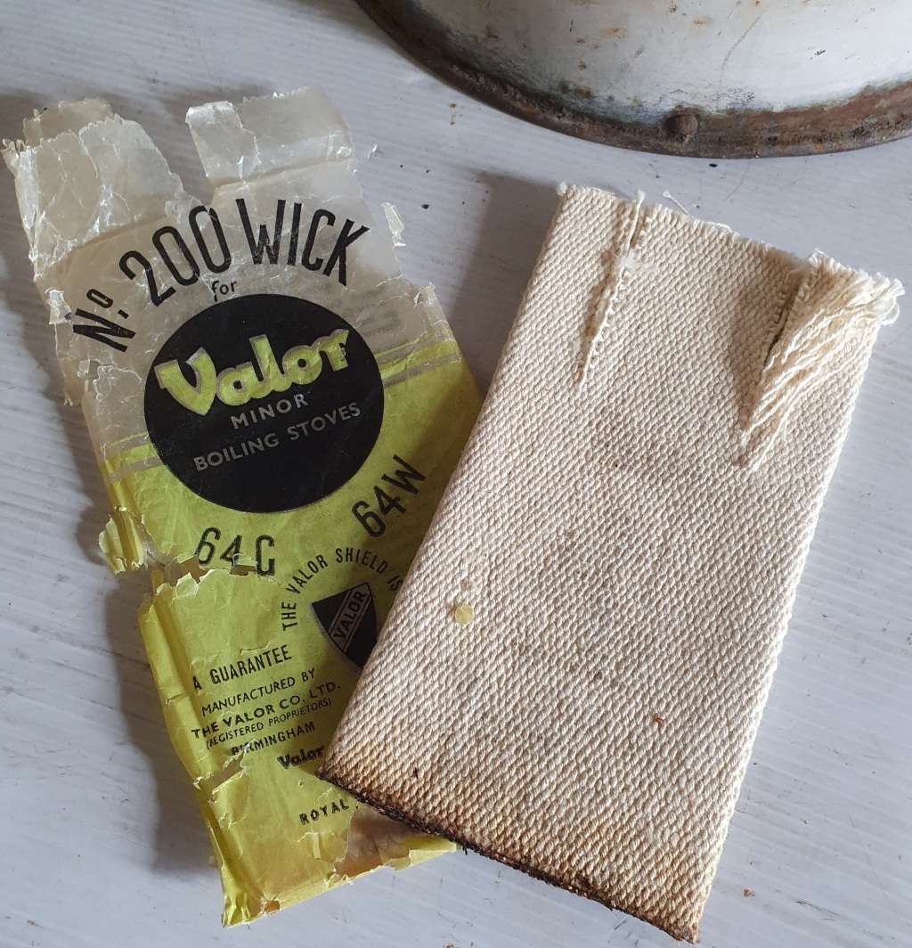 VINTAGE VALOR NO. 207 PARRAFIN HEATER. 53CM HIGH.