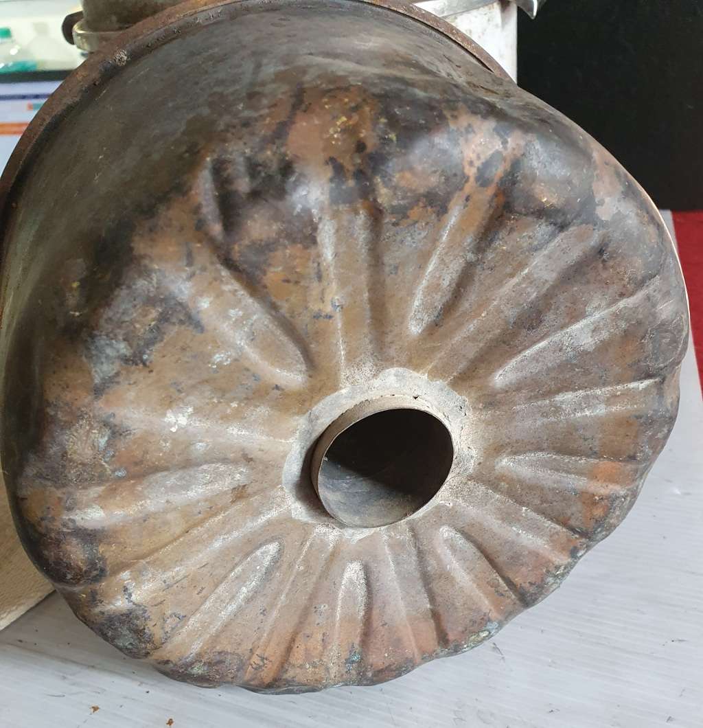 VINTAGE VALOR NO. 207 PARRAFIN HEATER. 53CM HIGH.