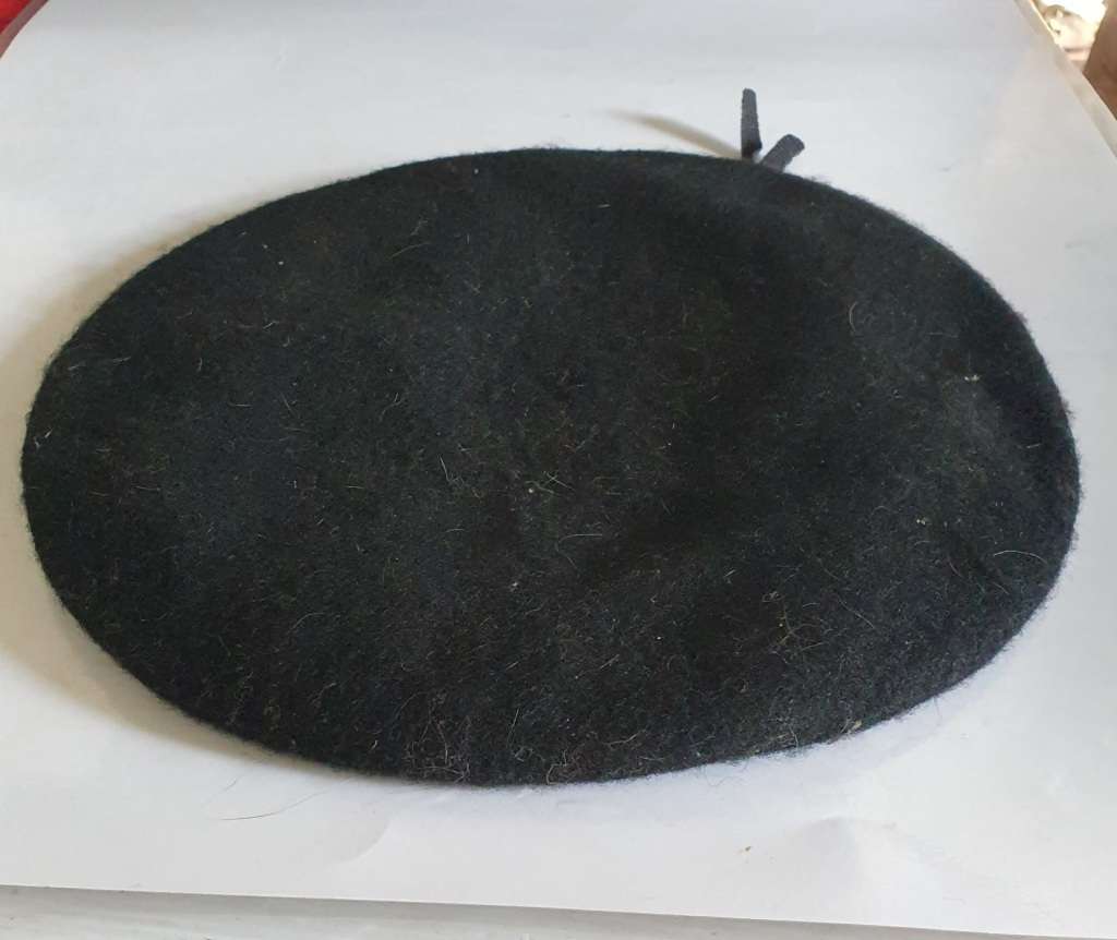 1991 BLACK BERET. SIZE 55. UNWORN. LEATHER  RIBBING.