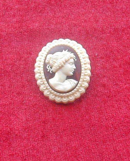 MARBLE LIKE CAMEO BROOCH. 1930. AS GOOD AS NEW!!