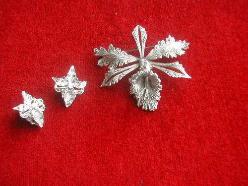 PEWTER BROOCH WITH MATCHING EAR RINGS. 1930. RARE!!