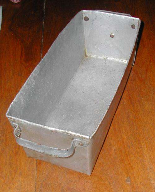 HANDGEMAAKTE BROODPAN. DATEER UIT DIE 1920s !!!