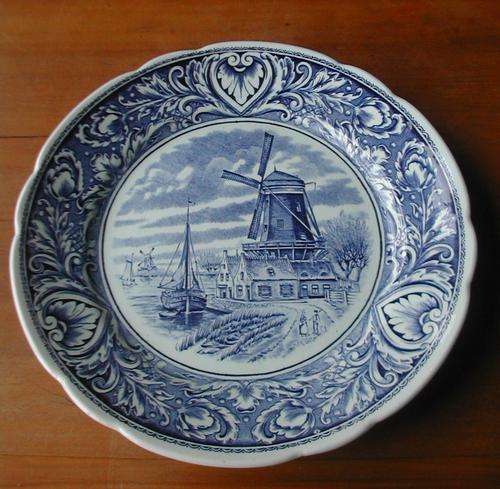 DELFT DECORATIVE PLATE.