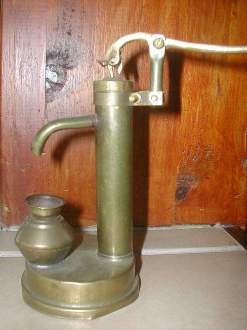 VINTAGE BRASS MINIATURE WATER HAND PUMP!!