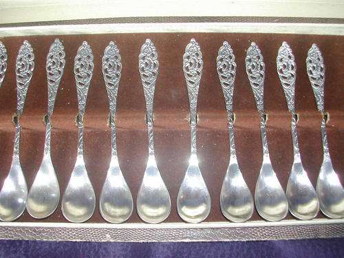 12 SILVER TEA SPOONS. FROM 1930s.SOLA ZILVER.