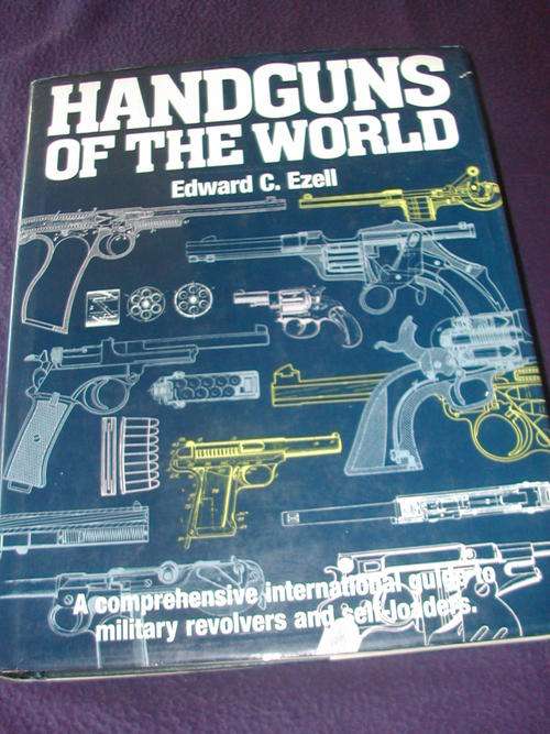 HANDGUNS OF THE WORLD. LUX. EDITION.(VALUE OVER R3000)