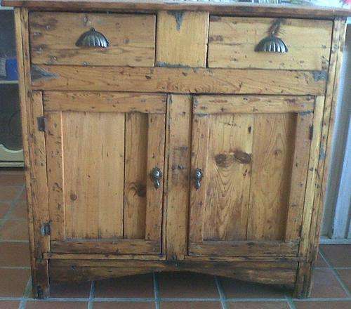 ANTIEKE KAS. LAAT 1800s. GENADENDAL PLAAS.