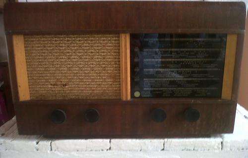 1940 VALVE RADIO. CAMBRIDGE. 100% WORKING CONDITION. RARE FIND!!!