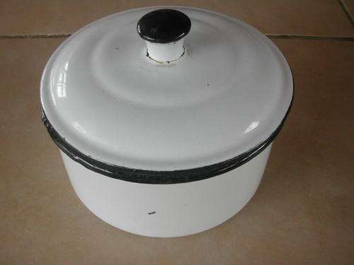 VINTAGE ENAMEL BOWL WITH LID. STUNNING ITEM!!