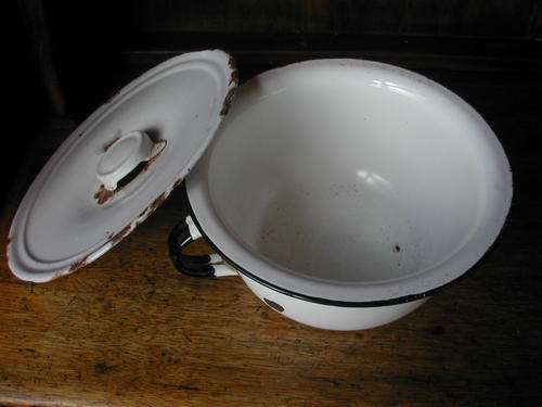 ANTIQUE ENAMEL BIG CHAMBER POT WITH LID.