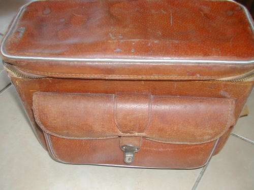 ANTIQUE LEATHER CARRY CASE.