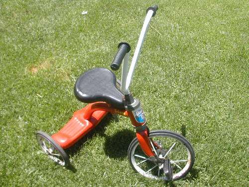 VINTAGE TRIANG CHILD TRICYCLE !! RARE FIND!!