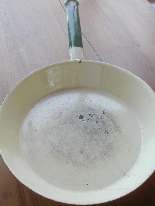 ENAMEL ANTIQUE CREAM AND GREEN  PAN! RARE FIND!!!!!