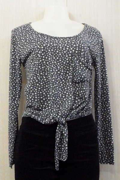 Free 2bu grey long sleeve shirt with dots and hearts - As new - Size :8
