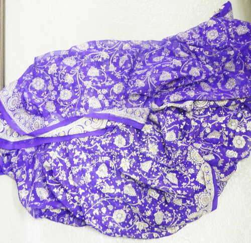 Beautiful purple fabric with nice patterns - can be used to make a Sari - Approximately 6 m