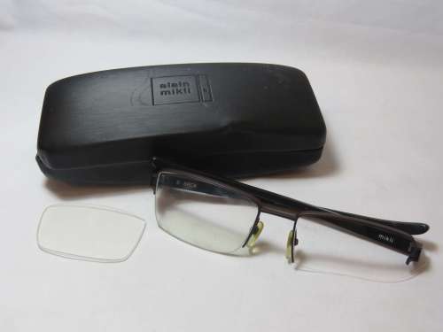 Starck Mikli eyeglasses frame - Lens string is loose - New price R5000