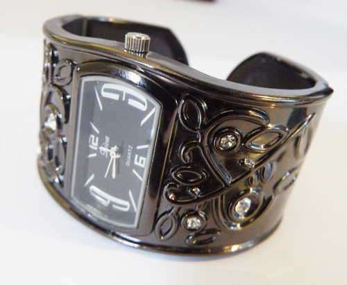 Diva Quartz ladies fashion bangle watch