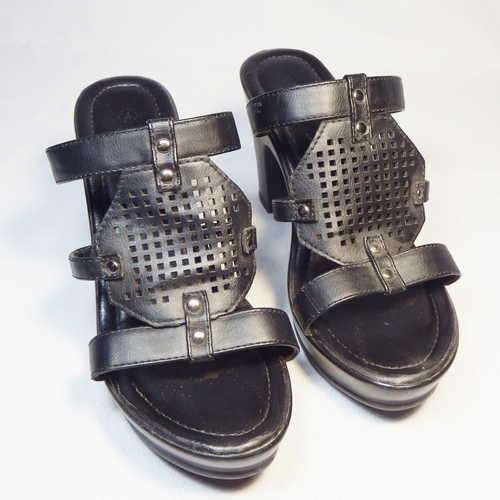 Black sandals - Very good condition - Size 4