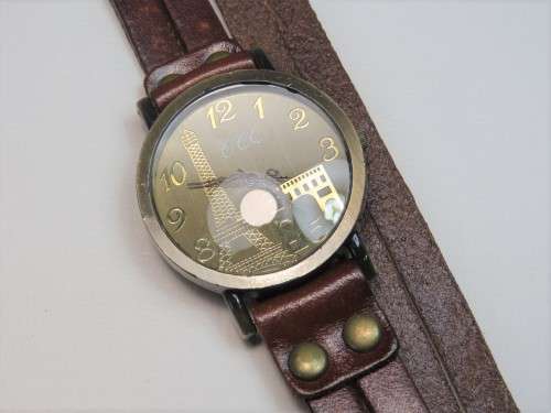 Quartz watch with Eiffel tower - Working